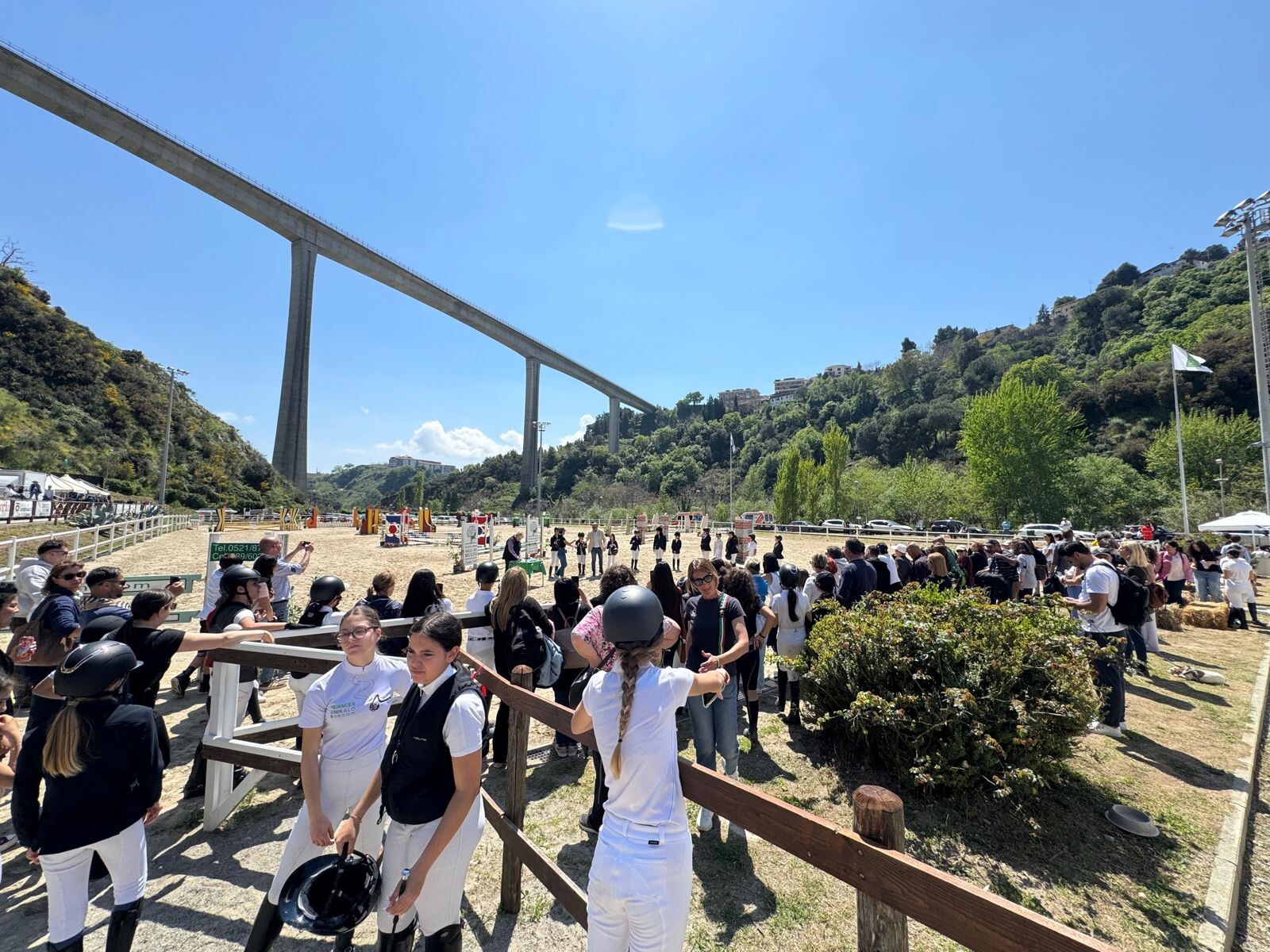 images Successo travolgente alla Valle dei Mulini: il sole e il grande salto ostacoli incantano Catanzaro
