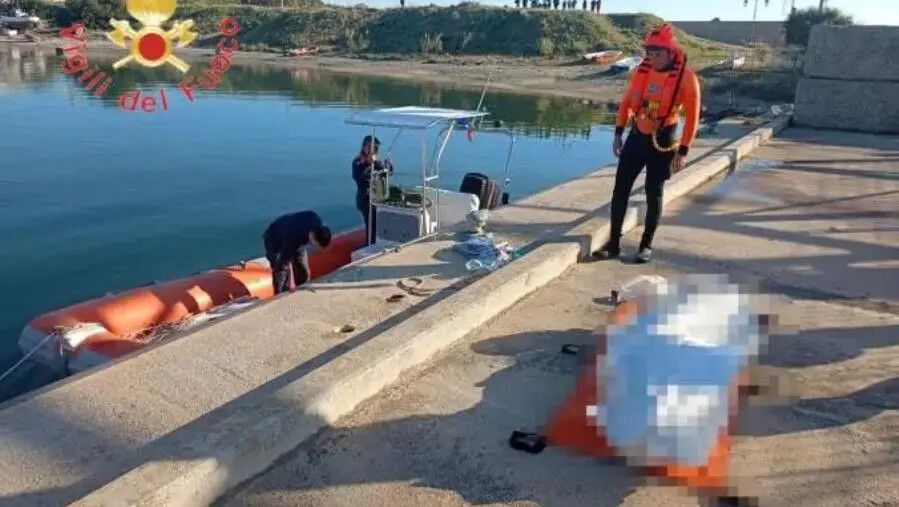 Catanzaro, ritrovato il corpo senza vita di un giovane nelle acque del porto
images Catanzaro, ritrovato il corpo senza vita di un giovane nelle acque del porto