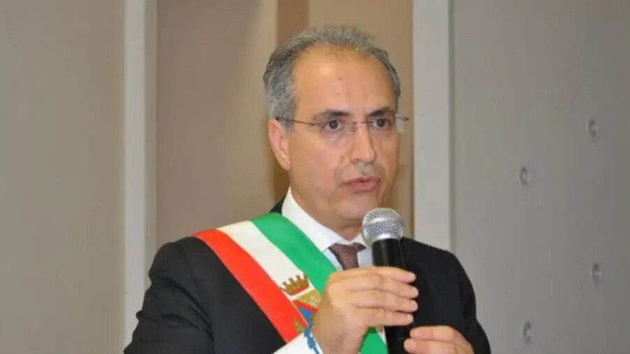 images In fiamme concessionaria Ionà, Mascaro: "Lamezia unita contro ogni forma di intimidazione"