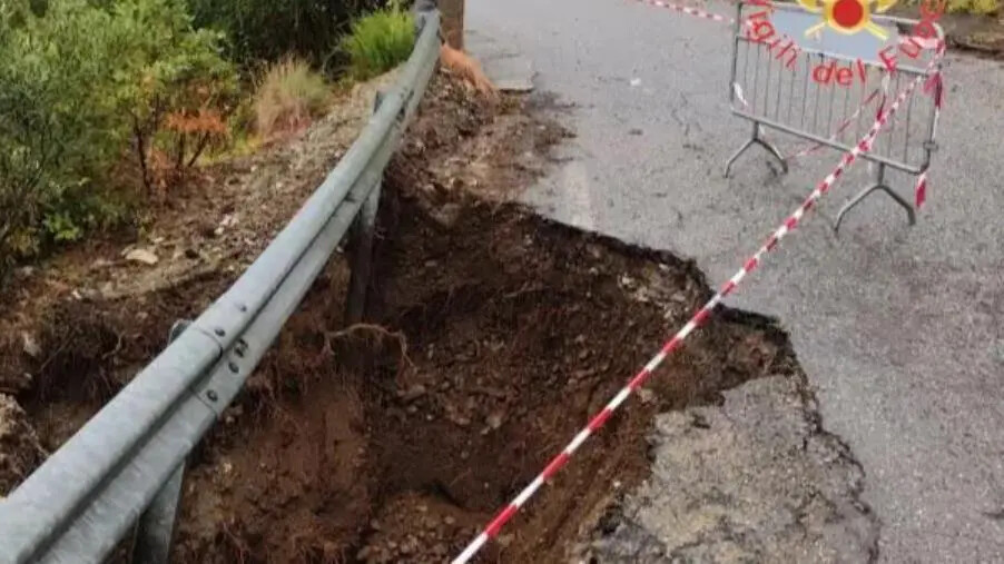 Maltempo: a Vibo esonda il torrente Candrilli e nel Catanzarese cede un tratto della SP26 images Maltempo: a Vibo esonda il torrente Candrilli e nel Catanzarese cede un tratto della SP26