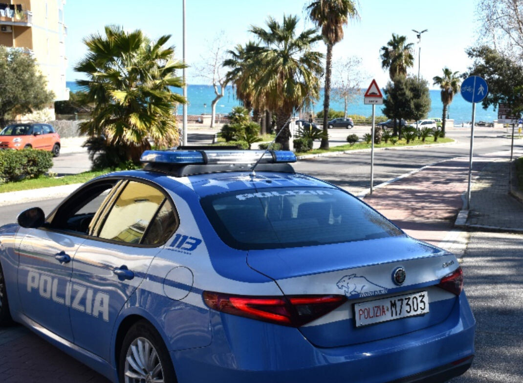 images Crotone, due arresti per spaccio: sequestrati hashish, marijuana e denaro contante