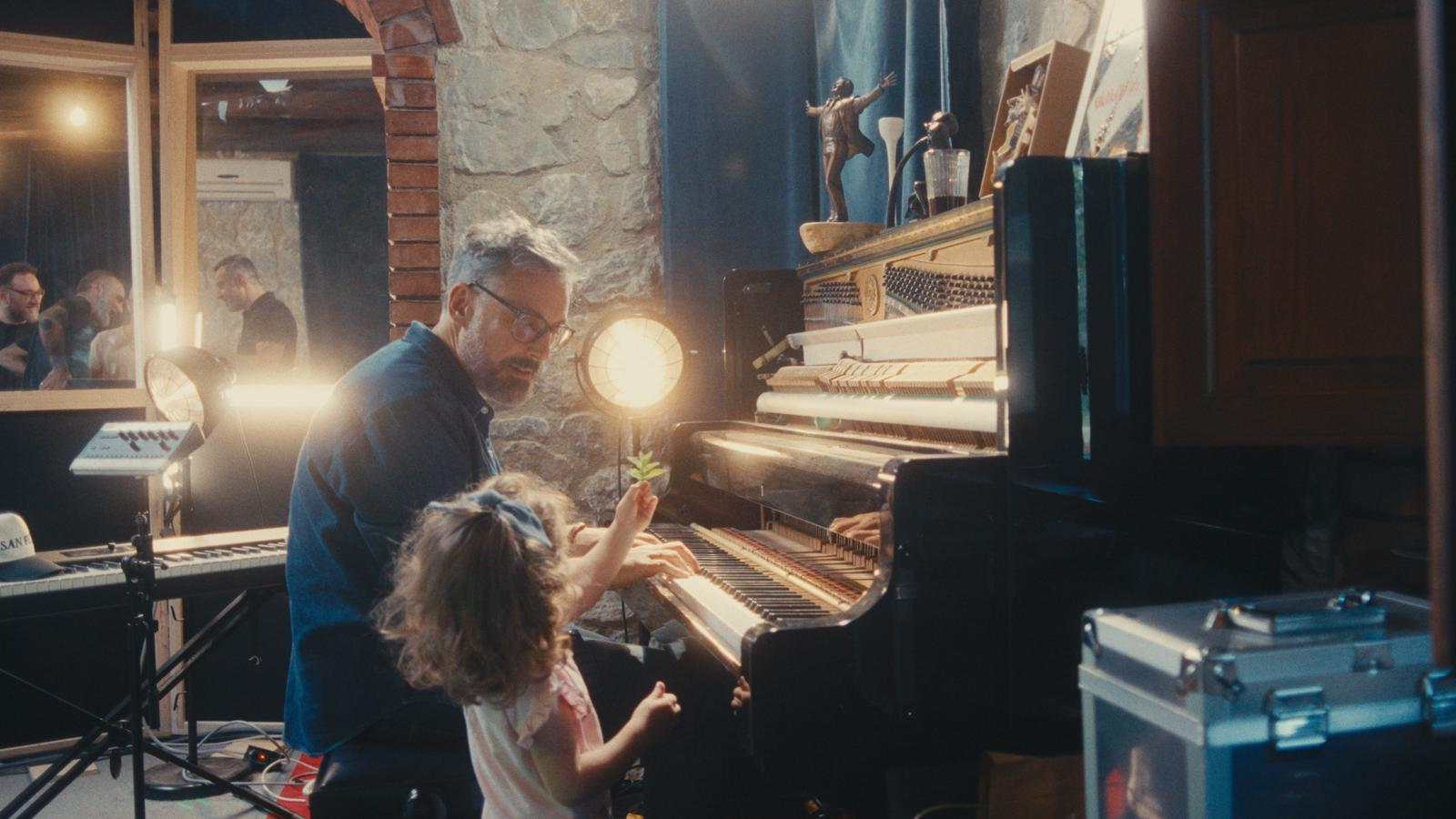 Presto sulla Rai un documentario sul viaggio umano e creativo di Brunori Sas
