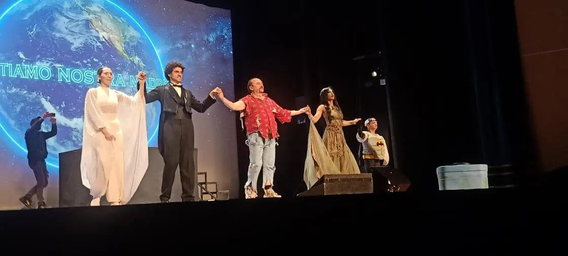 images AMA Calabria, “Il viaggio del papà” conquista il Comunale di Catanzaro: spot per salvare la Terra 