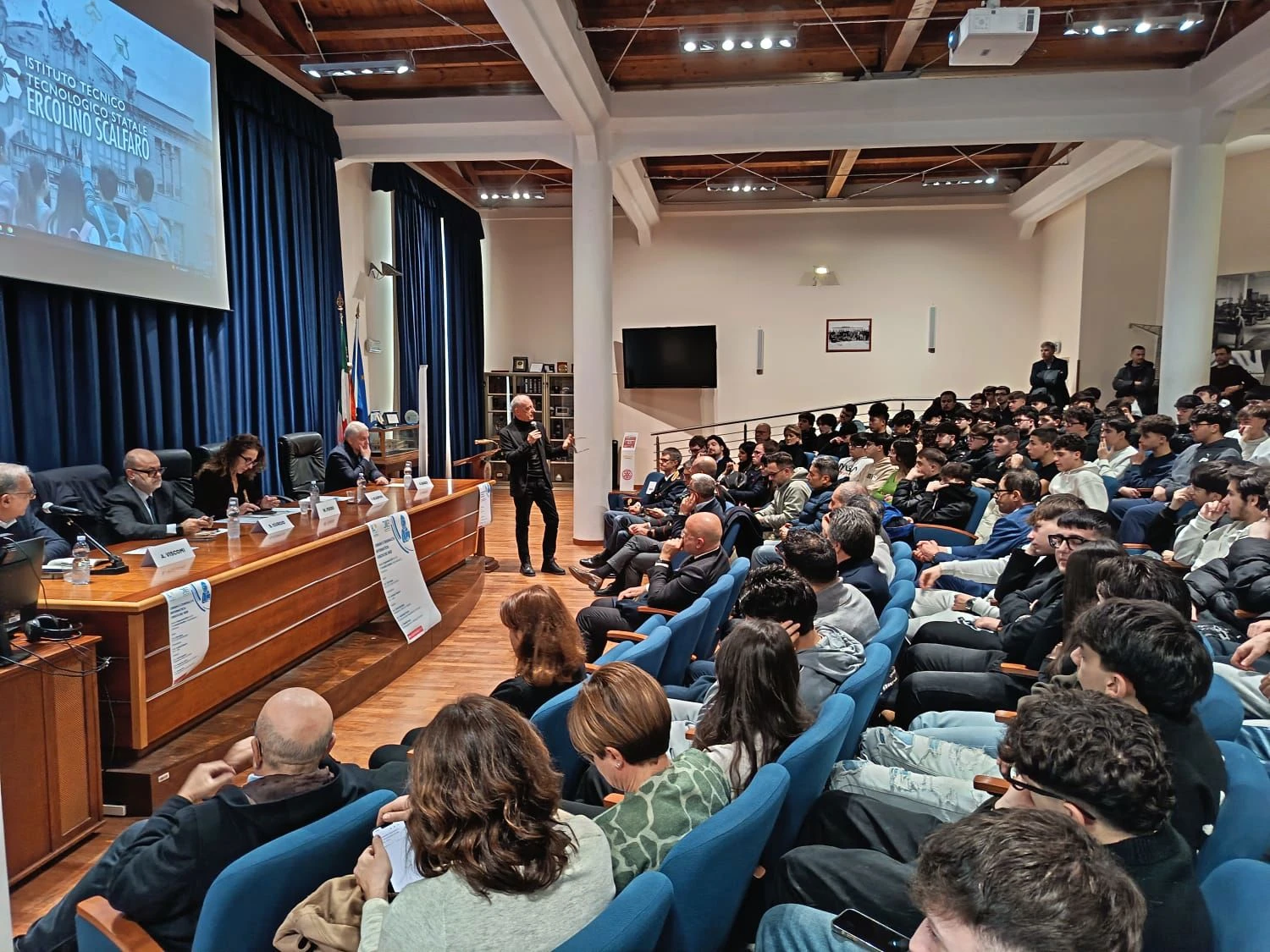 Quando la legalità diventa esperienza vissuta: a Catanzaro i giovani abbracciano lo Stato nel Convegno di Umg e Corecom