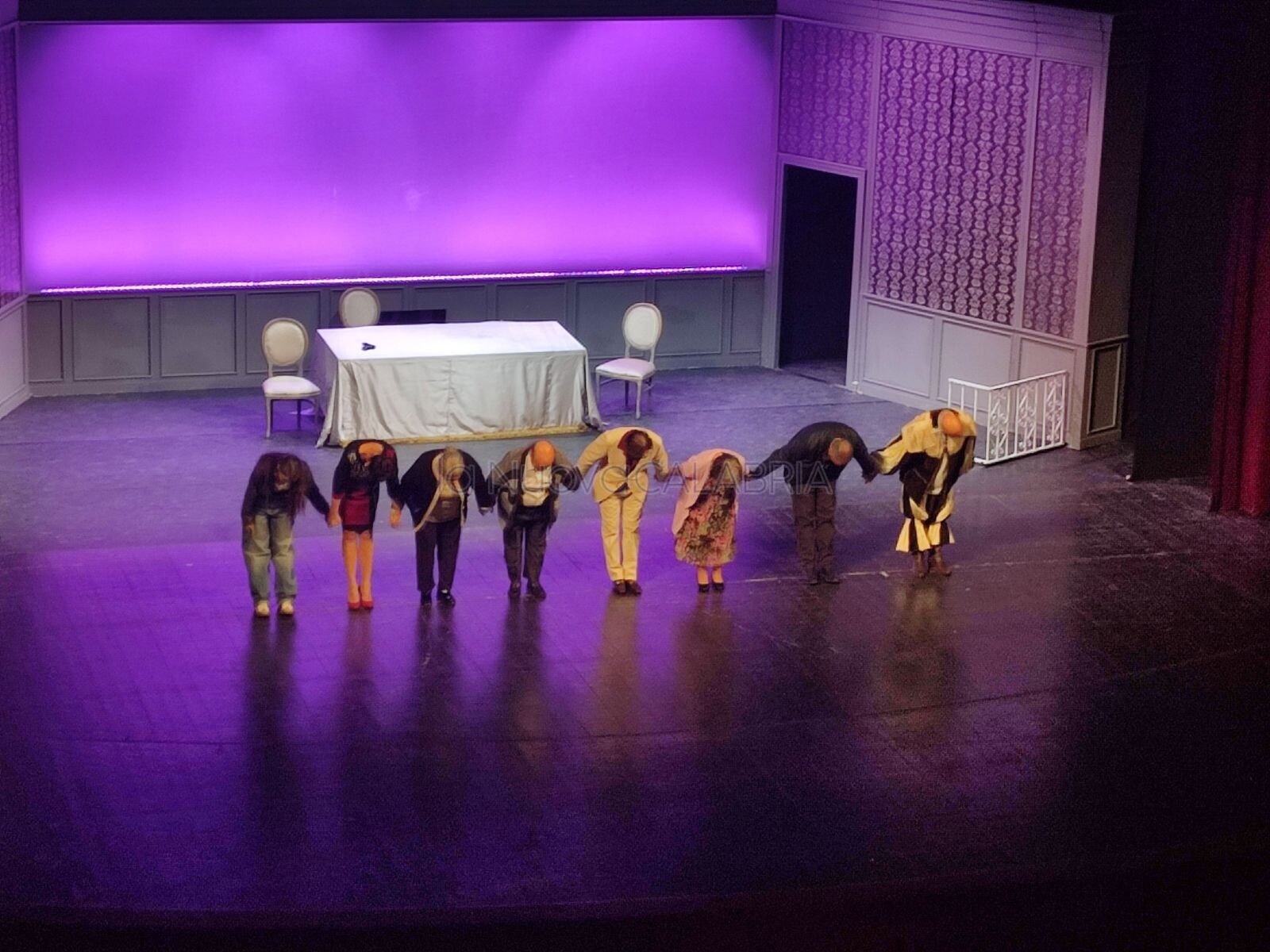 Catanzaro, al Politeama buona la prima con le risate di "Benvenuti in casa Esposito" images Catanzaro, al Politeama buona la prima con le risate di "Benvenuti in casa Esposito"