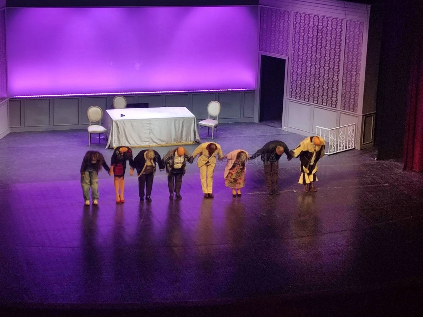 Catanzaro, al Politeama buona la prima con le risate di "Benvenuti in casa Esposito"