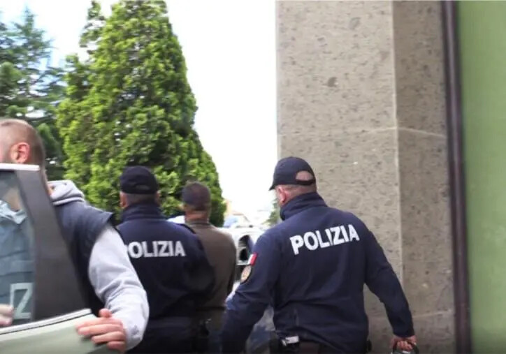 images Rissa in un locale di Serra San Bruno all'Epifania: 7 arresti 