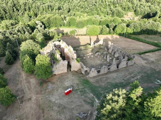 images Abbazia di Corazzo, l'attacco del sindaco di Carlopoli: "Totale assenza di Calabria Verde" 