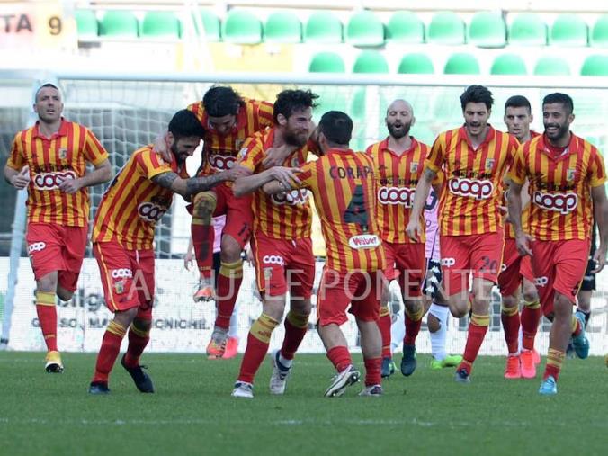 images Catanzaro e Ternana in campo alle ore 15: probabili formazioni