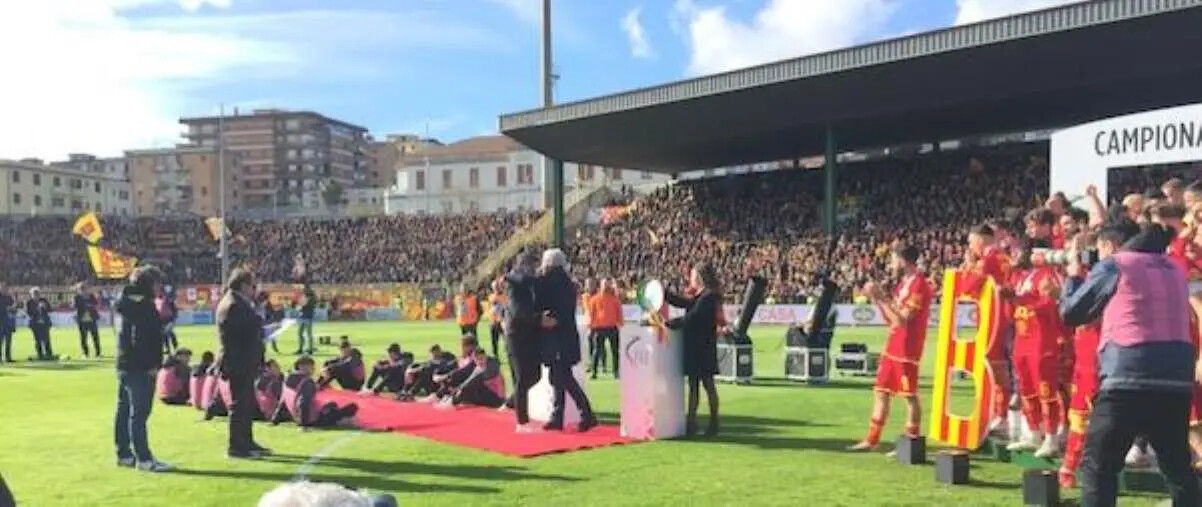 images Serie C, Giugliano e Catanzaro in campo alle 14.30: le formazioni ufficiali