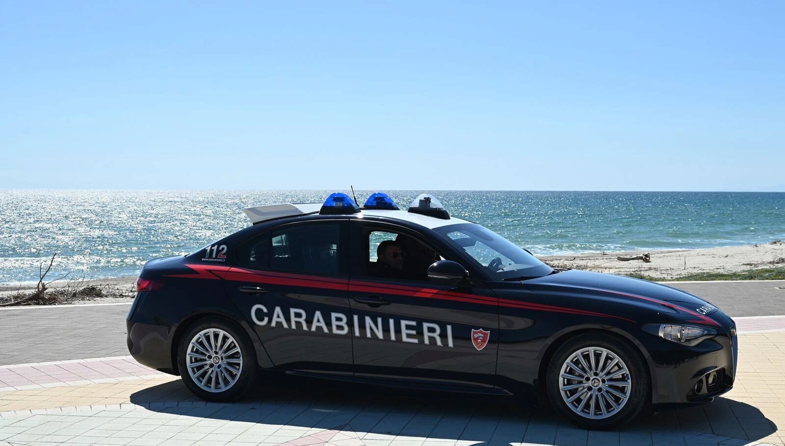 images Violenta rissa durante l'inaugurazione di un locale a Sellia Marina, 7 denunce: tra loro minorenni