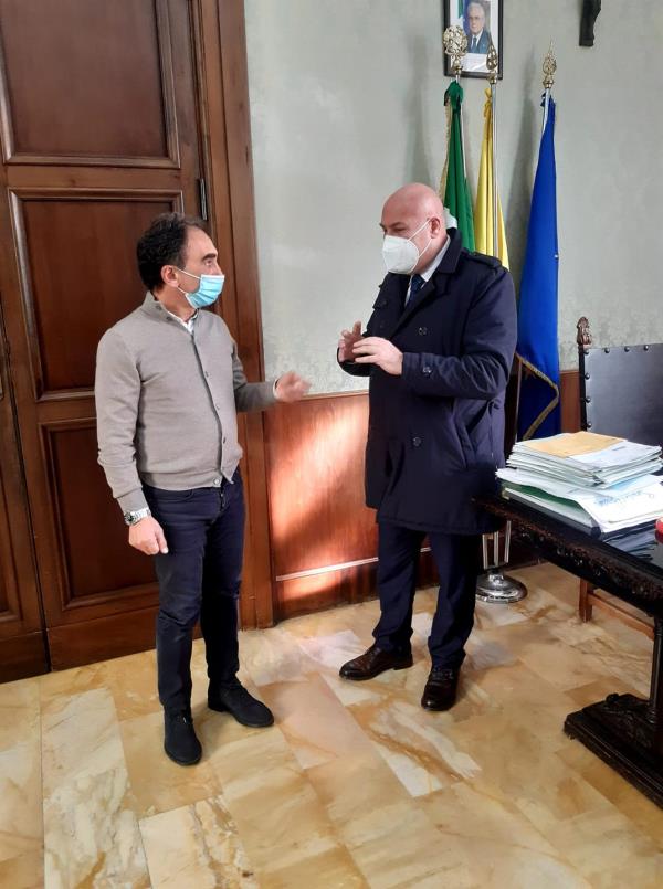 images Diffida al governo per distribuzione equa di risorse. Dentro anche Crotone: Voce incontra Abramo