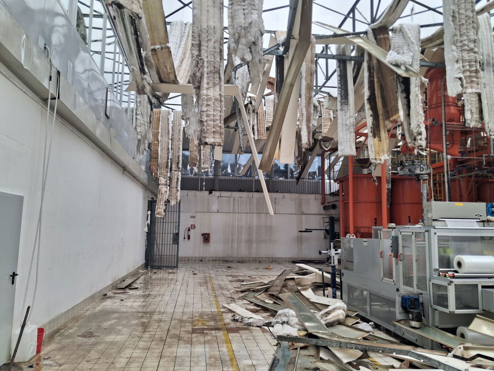 Maltempo, gravi danni allo stabilimento Caffè Guglielmo: la vicinanza di Cisl e Fai Cisl Magna Grecia images Maltempo, gravi danni allo stabilimento Caffè Guglielmo: la vicinanza di Cisl e Fai Cisl Magna Grecia