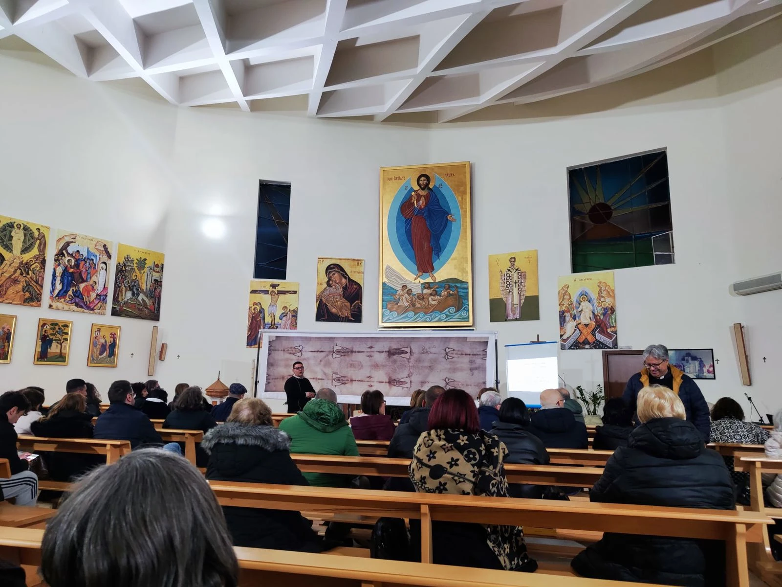 Partecipazione e raccoglimento per l'incontro sulla Sindone a Cannavò nel Reggino