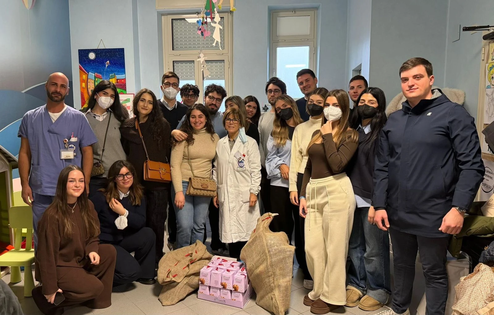 Sorrisi in corsia: la Befana dei Leo Club porta gioia all'Ematoncologia di Catanzaro