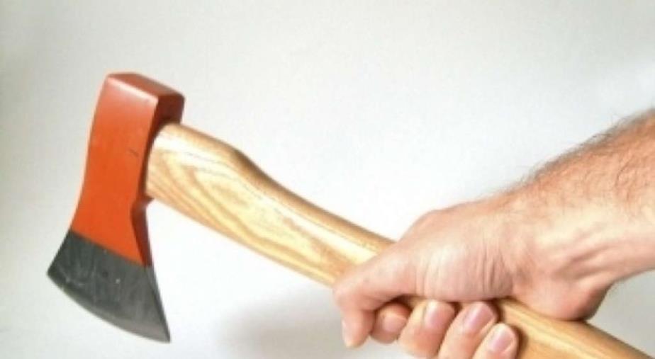 Rogliano. A gennaio prende ad accettate il suo vicino per il confine del terreno: un uomo finisce ai domiciliari con l'accusa di tentato omicidio    images Rogliano. A gennaio prende ad accettate il suo vicino per il confine del terreno: un uomo finisce ai domiciliari con l'accusa di tentato omicidio