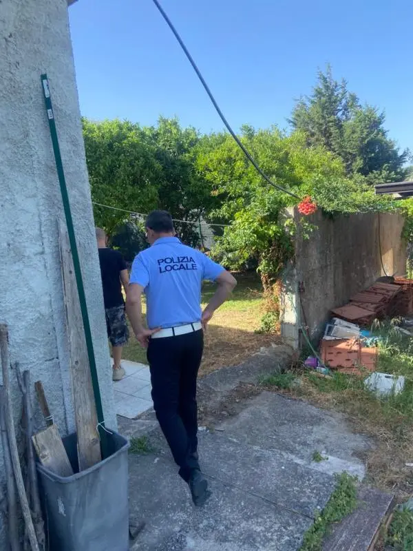 Catanzaro, scoperti in centro e denunciati altri 2 ladri d'acqua images Catanzaro, scoperti in centro e denunciati altri 2 ladri d'acqua