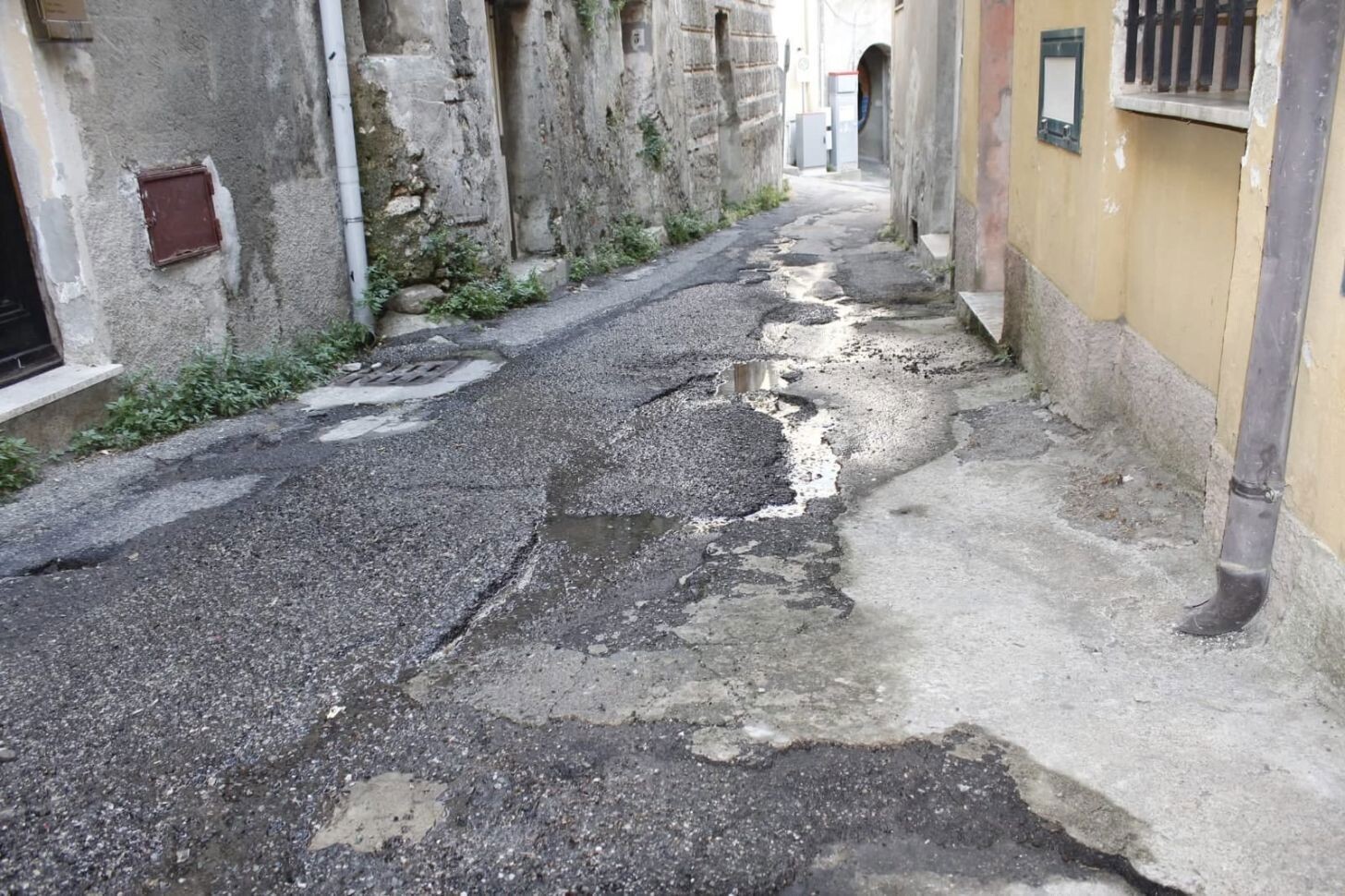 images Catanzaro, Riccio: "Gagliano sembra bombardata, via Campanella e via Timpone piene di crateri"
