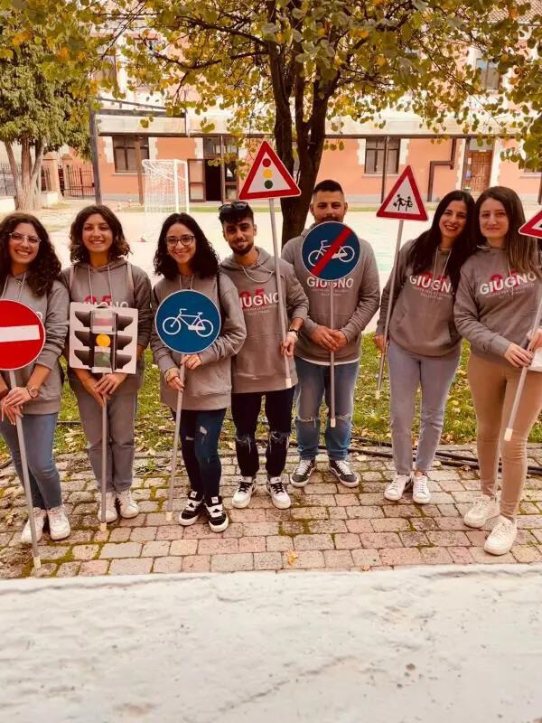 Sicurezza stradale, la campagna di sensibilizzazione del "Gruppo 25 giugno" fa tappa anche nelle scuole di Serra San Bruno images Sicurezza stradale, la campagna di sensibilizzazione del "Gruppo 25 giugno" fa tappa anche nelle scuole di Serra San Bruno