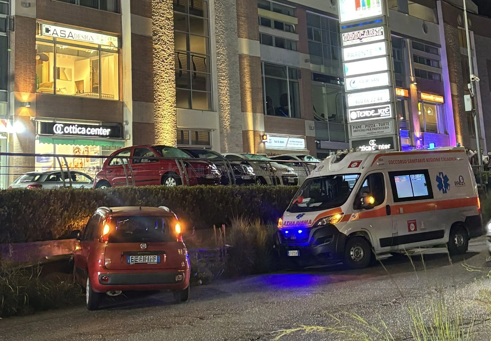 Catanzaro, perde il controllo dell’auto e finisce contro il guardrail: un ferito