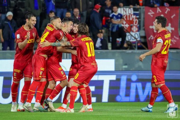 images Il corsivo giallorosso, le aquile"cantano" sotto la pioggia e volano sempre più in alto