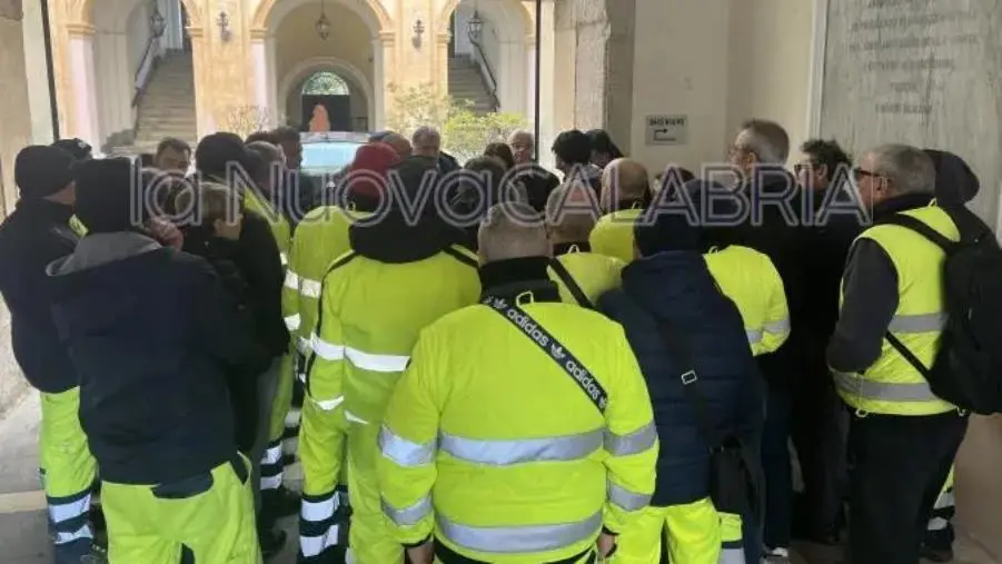 Bando rifiuti a Catanzaro, il sindaco Fiorita incontra i sindacati: nuovo vertice il 9 gennaio images Bando rifiuti a Catanzaro, il sindaco Fiorita incontra i sindacati: nuovo vertice il 9 gennaio