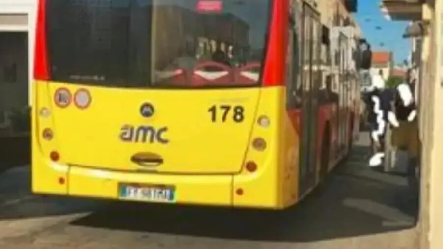 Un lettore segnala: "Su via Progresso a Lido la mancanza di dissuasori è un grave pericolo" images Un lettore segnala: "Su via Progresso a Lido la mancanza di dissuasori è un grave pericolo"