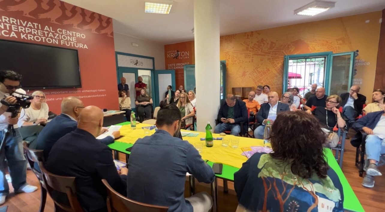 Legambiente e Conai a Crotone: "'La differenziata non va in vacanza', l'appello a turisti e residenti per una Calabria più sostenibile" images Legambiente e Conai a Crotone: "'La differenziata non va in vacanza', l'appello a turisti e residenti per una Calabria più sostenibile"