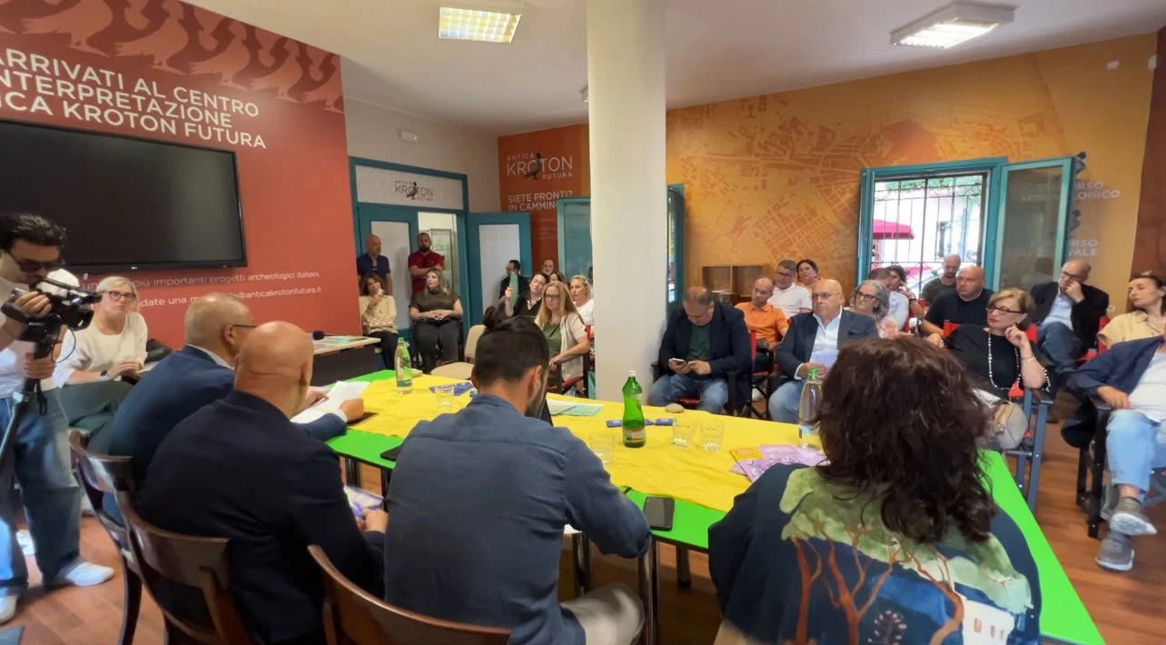 Legambiente e Conai a Crotone: "'La differenziata non va in vacanza', l'appello a turisti e residenti per una Calabria più sostenibile"