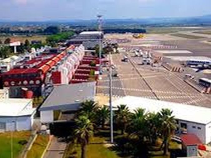 images Ricettazione ed uso indebito di una carta di credito rubata: denunciato dalla polizia dell'aeroporto di Lamezia Terme
