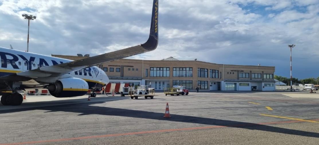 images Passaporti falsi, arrestati 2 uomini all'aeroporto di Lamezia