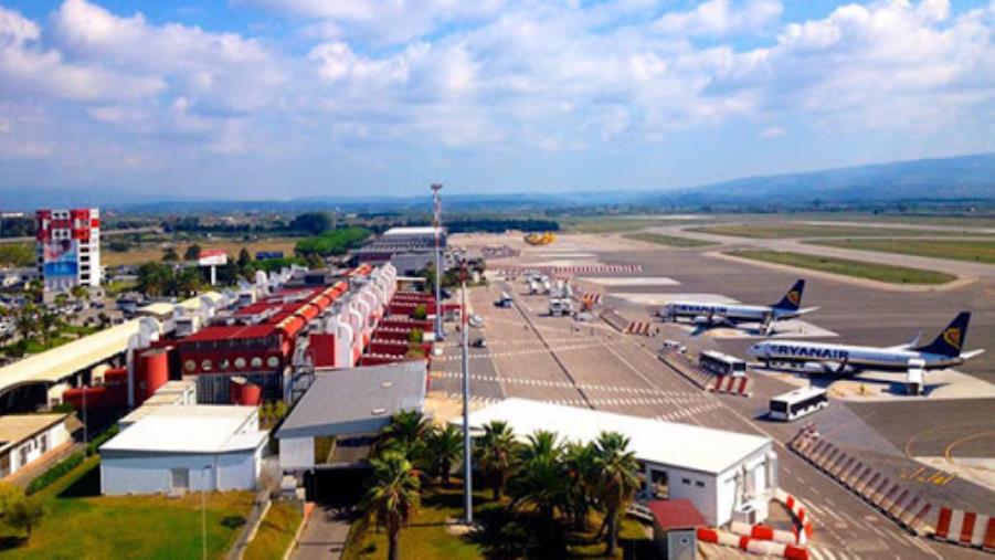 images Lamezia Terme. Tamponi in aeroporto. Nucera: “No ai prezzi folli, Spirlì intervenga”