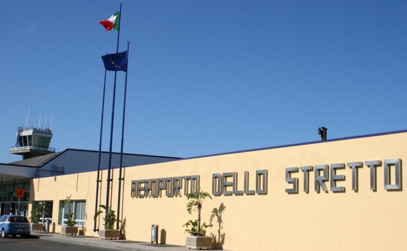 images Aeroporto Reggio, sit in a Lamezia Terme: "Non siamo zerbino di nessuno"