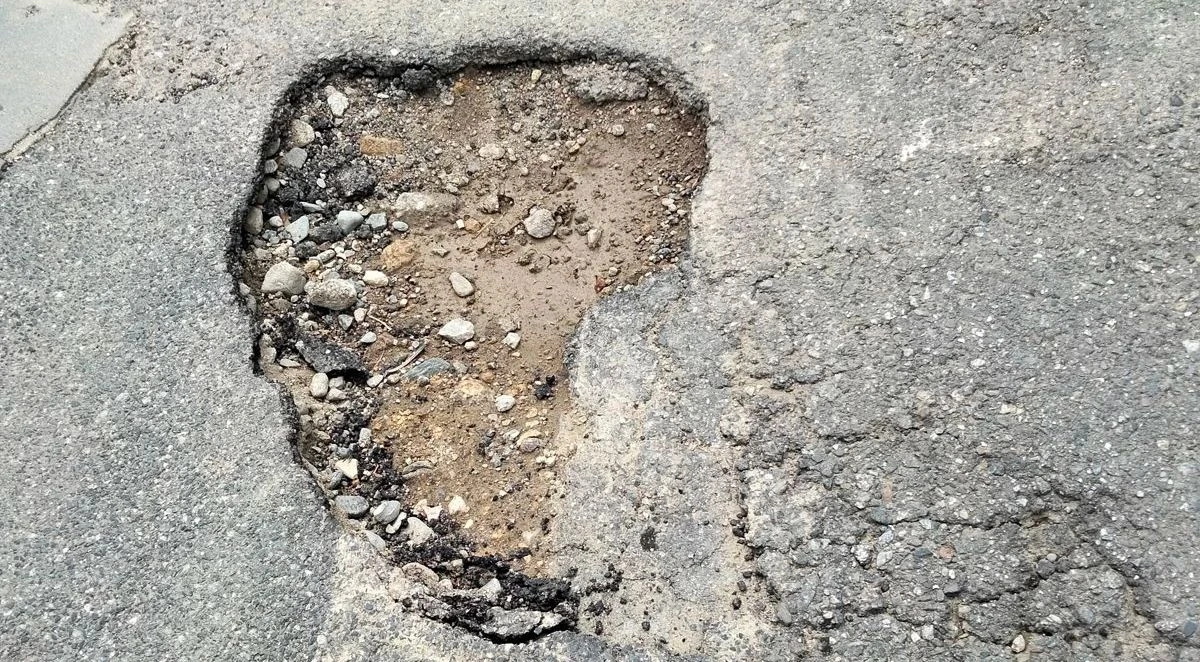 Catanzaro, la segnalazione del Movimento Sociale: "Strade groviera in via Orti"