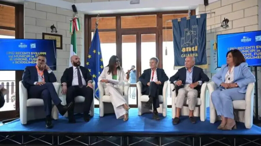 San Giovanni in Fiore, conclusa la prima assemblea regionale dei sindaci calabresi images San Giovanni in Fiore, conclusa la prima assemblea regionale dei sindaci calabresi