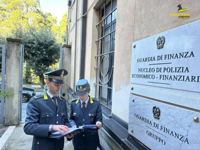 images Tangenti per certificare infortuni e malattie, 16 indagati a Vibo: sospesi medico e due funzionari
