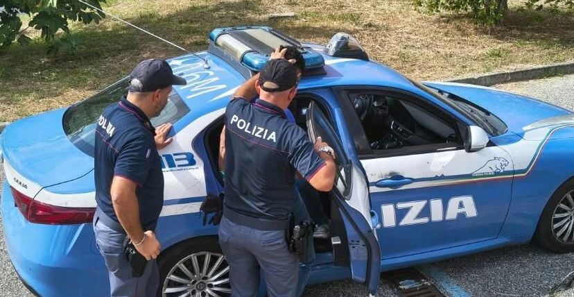 images Immigrazione irregolare, a Catanzaro il questore  "trattiene" un cittadino straniero pericoloso