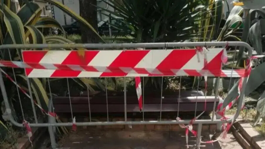 images La segnalazione di Alleanza per Catanzaro: "Panchina dei giardini Green "fuori servizio" da tempo"