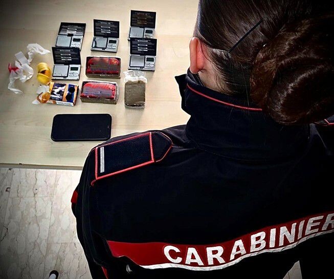 Lamezia, si aggirava a piedi con fare sospetto con droga addosso: 18enne ai domiciliari images Lamezia, si aggirava a piedi con fare sospetto con droga addosso: 18enne ai domiciliari