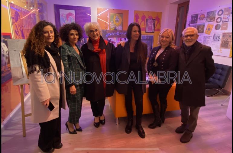 Catanzaro, 2 progetti culturali per la VI edizione di “Sabato d’autore” dell’associazione ‘Afrodite’
 images Catanzaro, 2 progetti culturali per la VI edizione di “Sabato d’autore” dell’associazione ‘Afrodite’