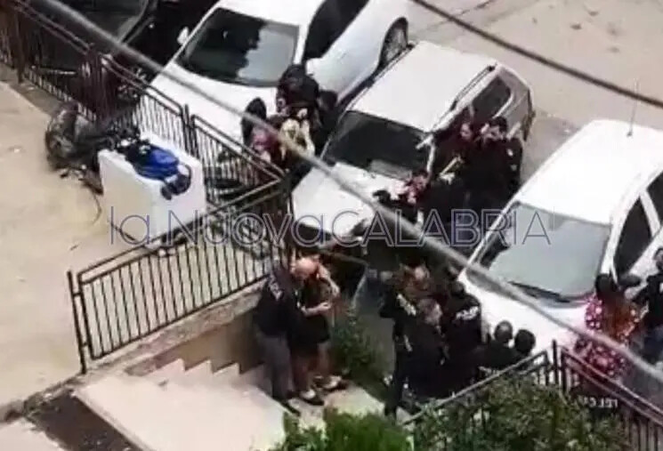 images Poliziotti aggrediti a via Teano, la solidarietà dell'USPP