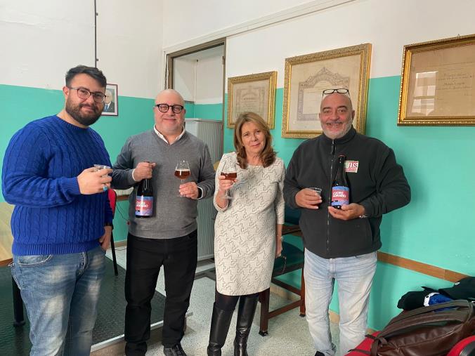 Quando luppolo e malto s’incontrano: nasce "Cuore Agrario", la prima birra dell'istituto "V. Emanuele II" di Catanzaro (FOTO) images Quando luppolo e malto s’incontrano: nasce "Cuore Agrario", la prima birra dell'istituto "V. Emanuele II" di Catanzaro (FOTO)