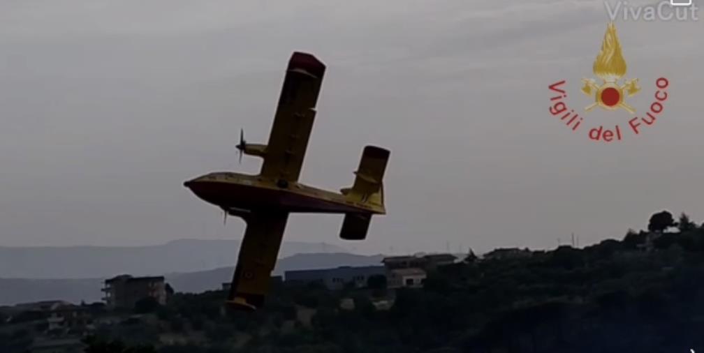 images Catanzaro. Domato l'incendio che ha lambito il costone del Parco della Biodiversità
