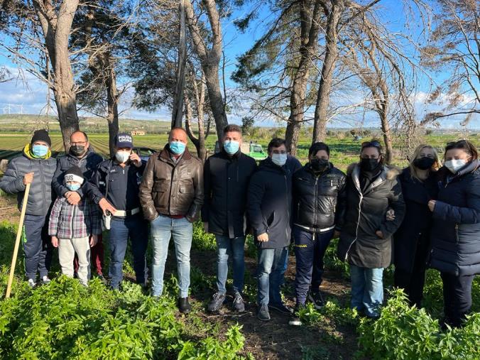 Isola Capo Rizzuto, piantumati 35 alberi nel bosco di Sovereto per il progetto "Un albero per il futuro"
 images Isola Capo Rizzuto, piantumati 35 alberi nel bosco di Sovereto per il progetto "Un albero per il futuro"