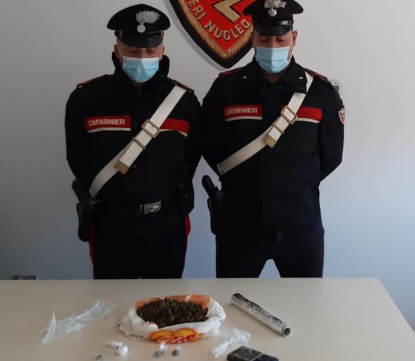 Beccati con 600 grammi di droga: arrestati padre e figlio di Cirò Marina images  Beccati con 600 grammi di droga: arrestati padre e figlio di Cirò Marina