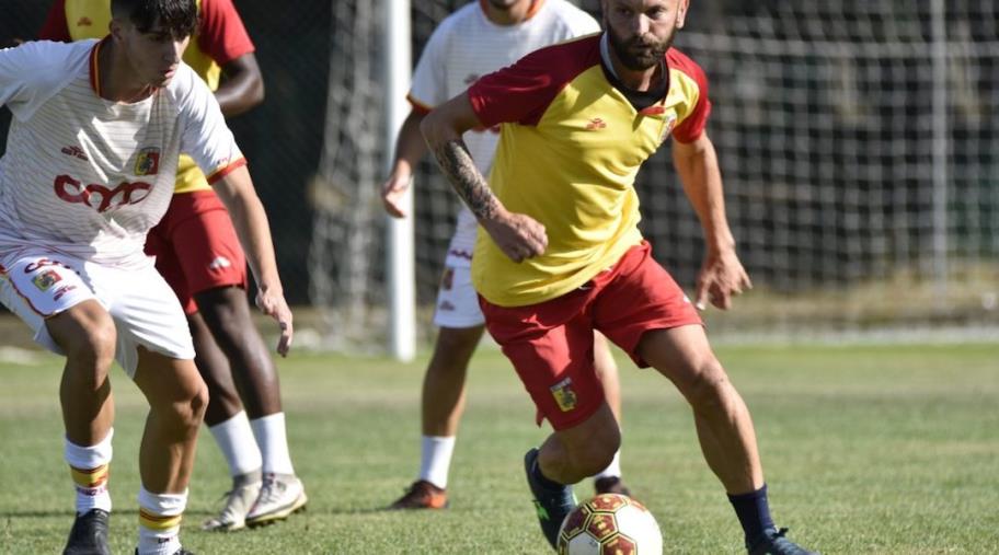 Us Catanzaro 1929, ottavo giorno di ritiro: tattica mattutina e sgambata pomeridiana con la Primavera 3 images Us Catanzaro 1929, ottavo giorno di ritiro: tattica mattutina e sgambata pomeridiana con la Primavera 3