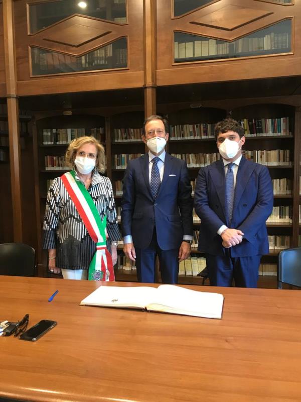 Catanzaro. In visita alla città l'ambasciatore tedesco Viktor Elbling images Catanzaro. In visita alla città l'ambasciatore tedesco Viktor Elbling