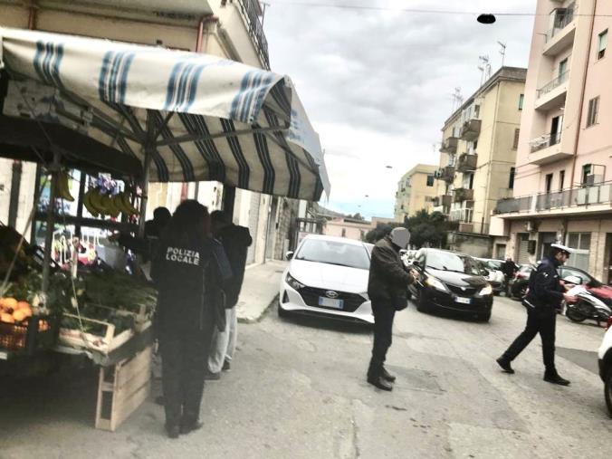Abusivismo commerciale a Catanzaro, multe per 25 mila euro dalla Polizia locale images Abusivismo commerciale a Catanzaro, multe per 25 mila euro dalla Polizia locale