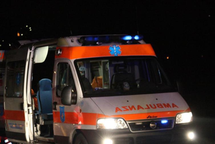 images Perde il controllo dell'auto e finisce contro un muro: ad Isola Capo Rizzuto muoiono due giovani