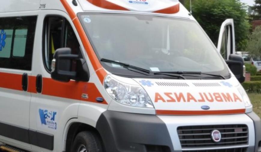 images Paola, ragazzina precipita da una giostra durante la festa in onore di S. Francesco di Paola: è in ospedale 